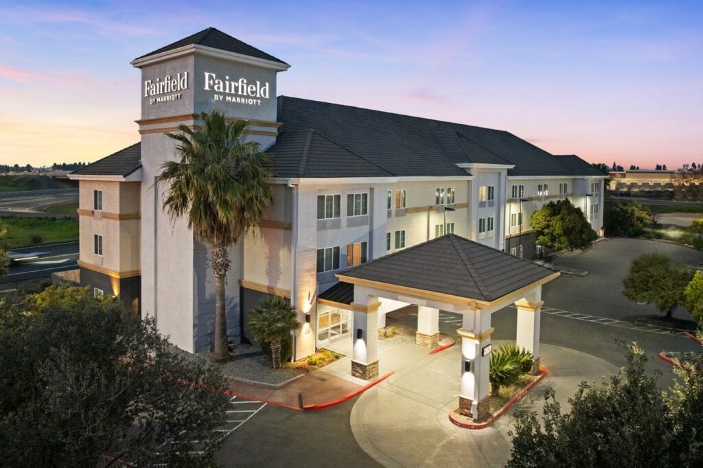 Illuminated Fairfield Inn & Suites building sign in Elk Grove, CA